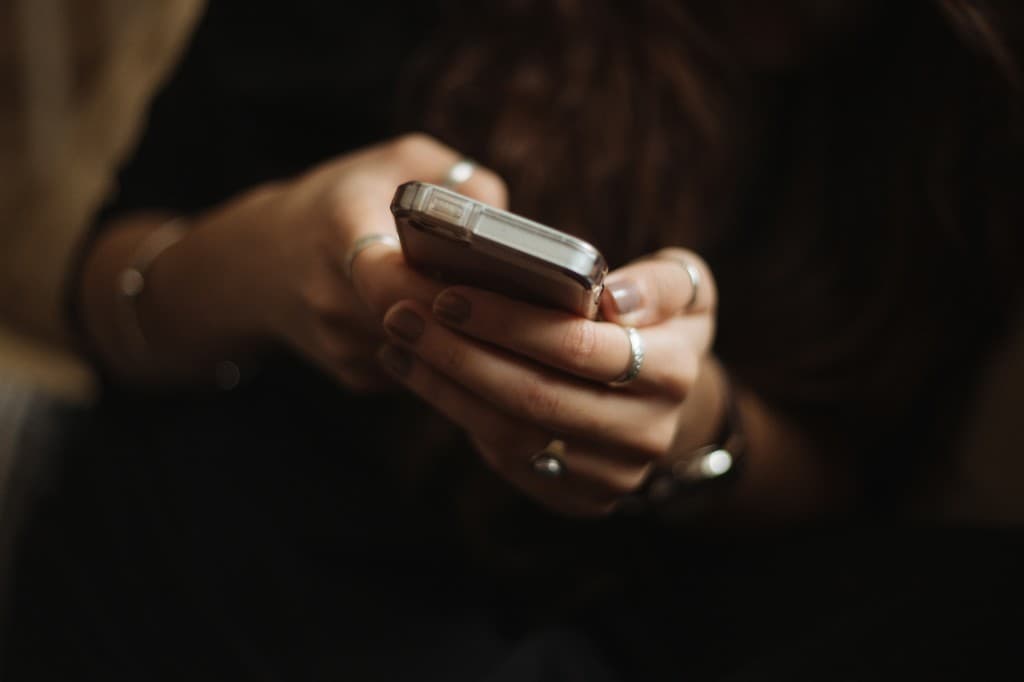 Mobile Betting in the UK: Bet Smarter From Your Phone
